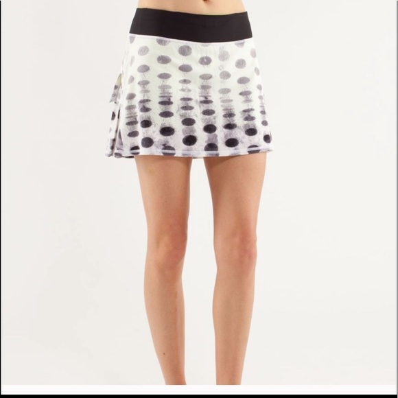 Lululemon sz 8  Pace Setter Seaside Dot skirt - Picture 2 of 2